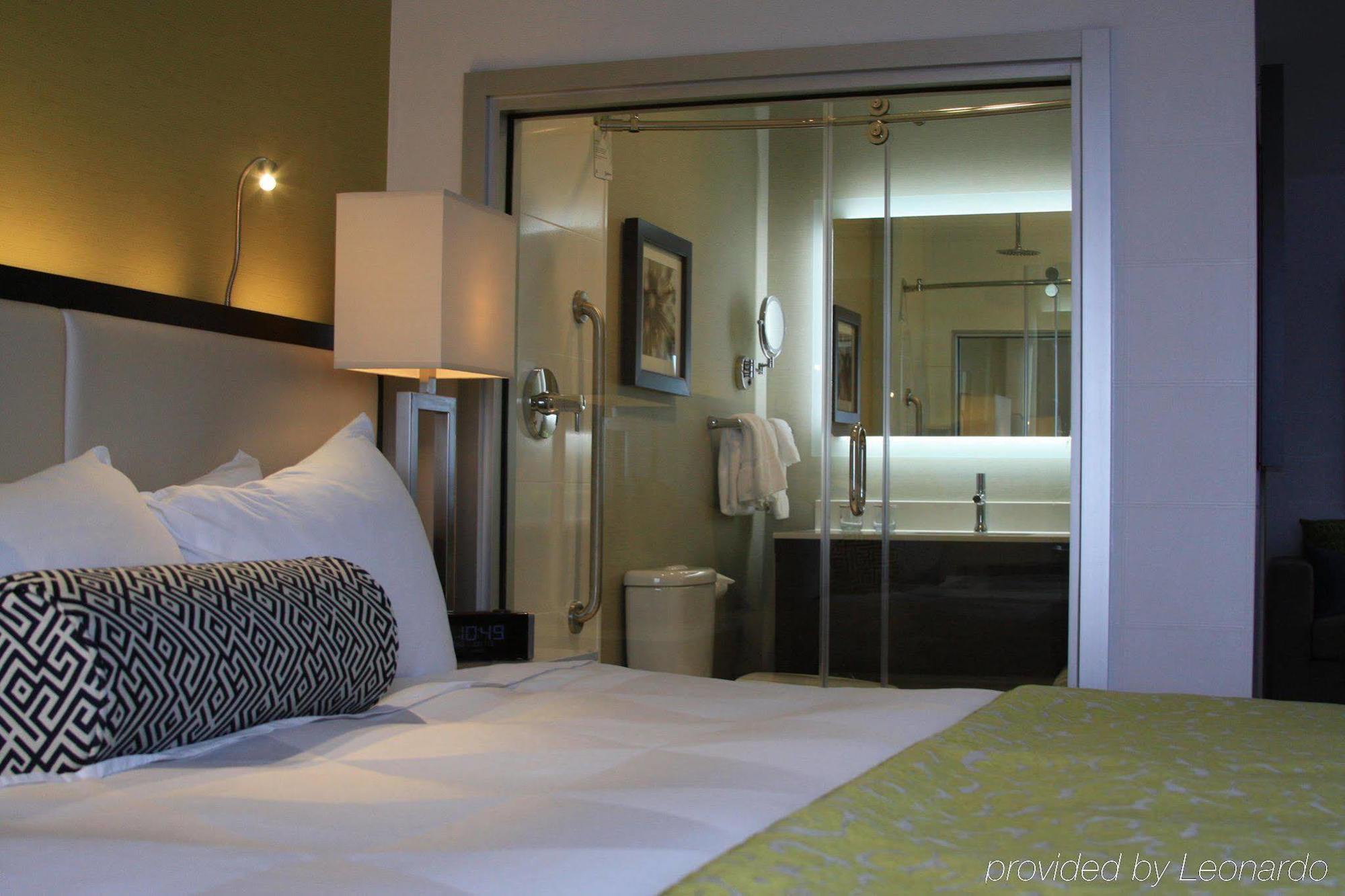 The Hollis Halifax - A Doubletree Suites By Hilton Εξωτερικό φωτογραφία